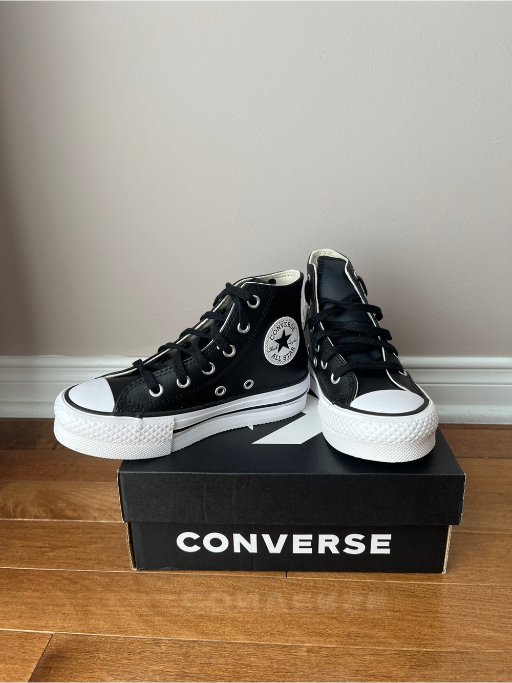 Brand new Converse Chuck Taylor All Star Lift Leather High Top youth size12